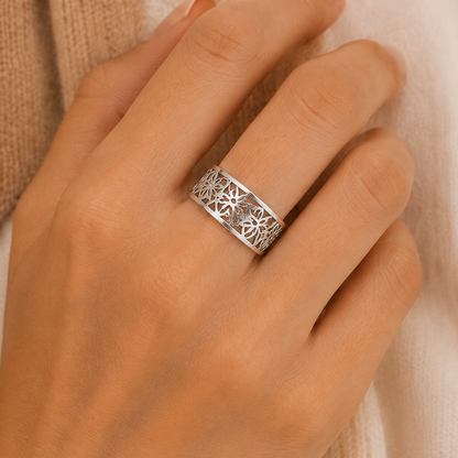 Mariella White Gold Flower Ring
