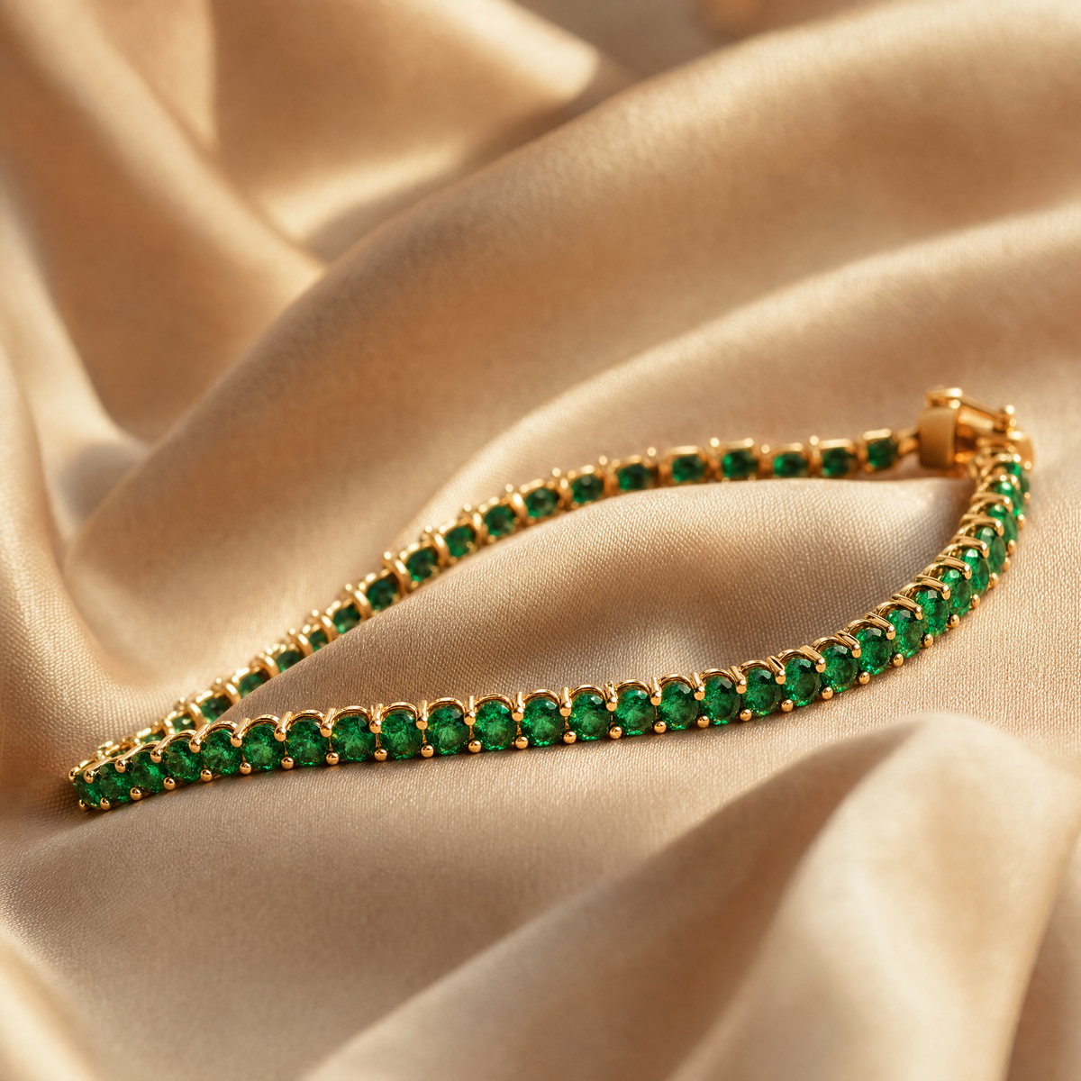 Aliona Gold Bracelet - lifestyle