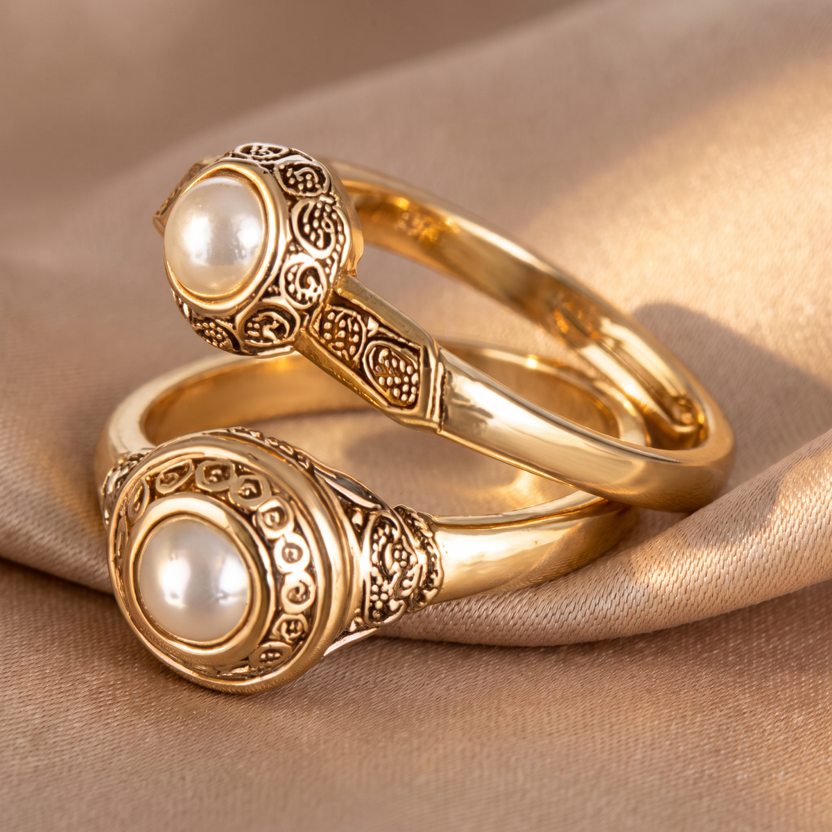 Verity Gold Pearl Set - lifestyle