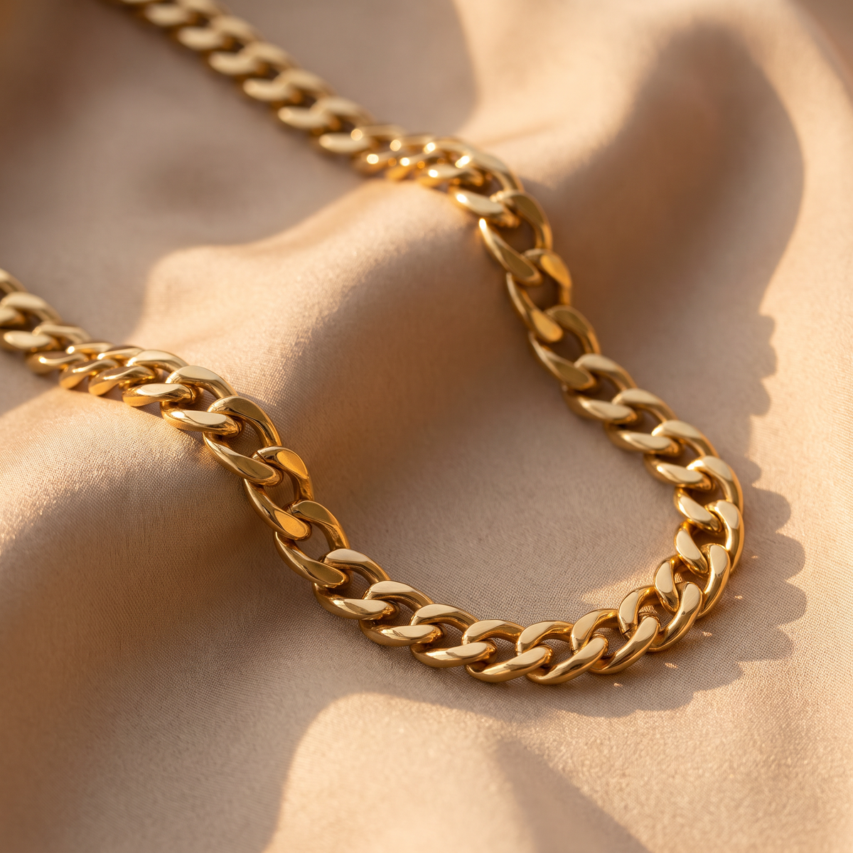 Zara Classic Curb Necklace - lifestyle