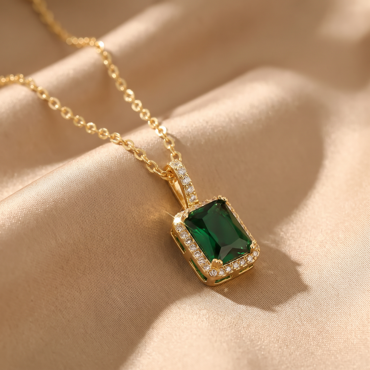 Zarela Gold Necklace - lifestyle